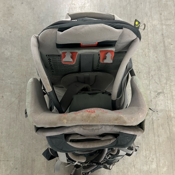 Osprey Gray and Black Men's Backpack - Picture 13 of 15